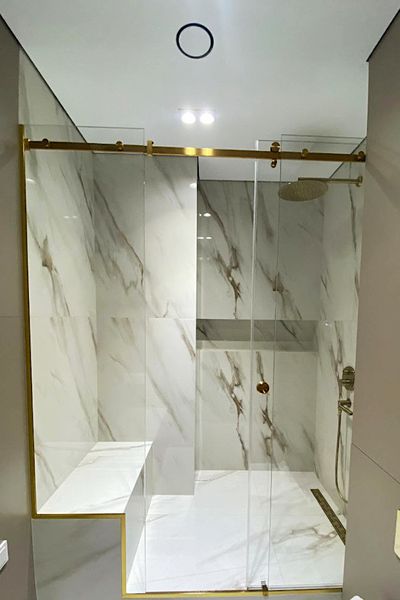 dushevaya_zolotoy_furnituroy.jpg
